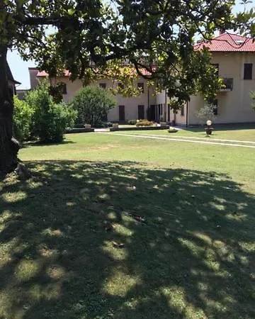 Апартаменты Porzione Di Casale Con Cortile E Vista Parco Кастелланца