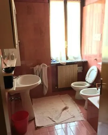 Porzione Di Casale Con Cortile E Vista Parco