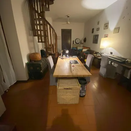 Porzione Di Casale Con Cortile E Vista Parco *